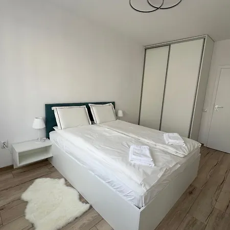 Midnightblue 班斯科